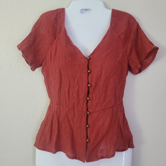 OLM Button Front Crinkle Peplum Blouse in Brick Red Women's M - Picture 3 of 10